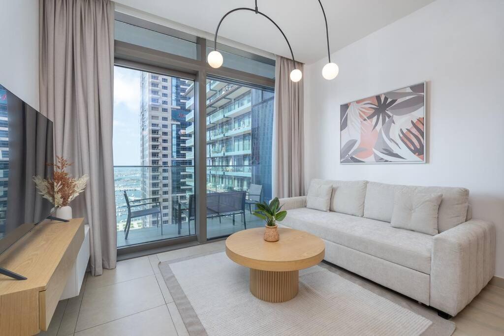 Appartement Chic Marina Gate With Japandi Interiors
