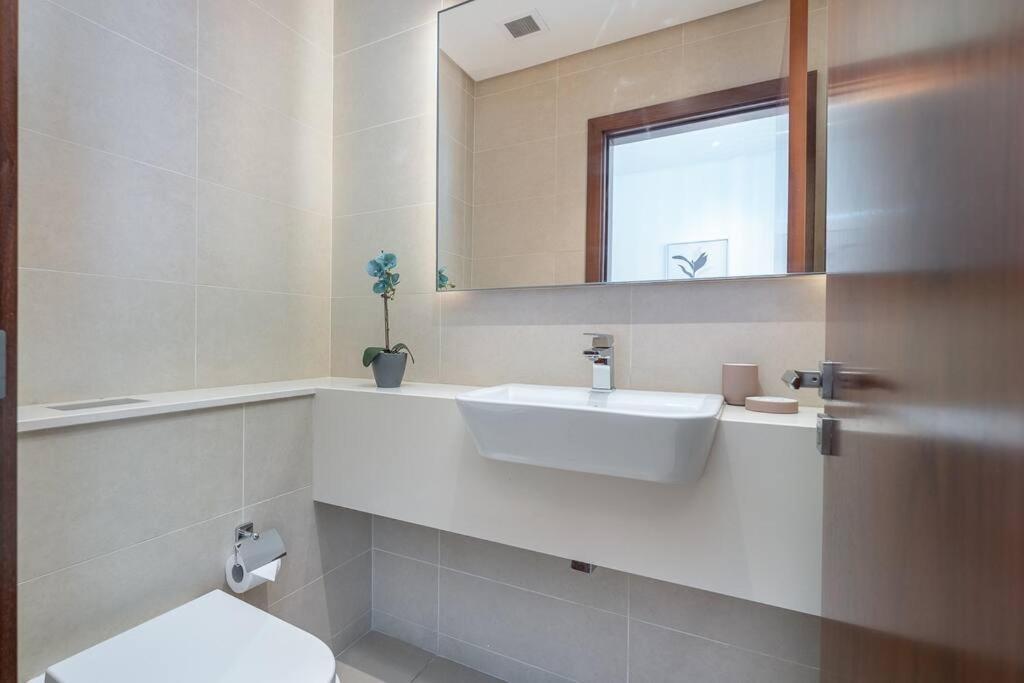 Appartement Chic Marina Gate With Japandi Interiors