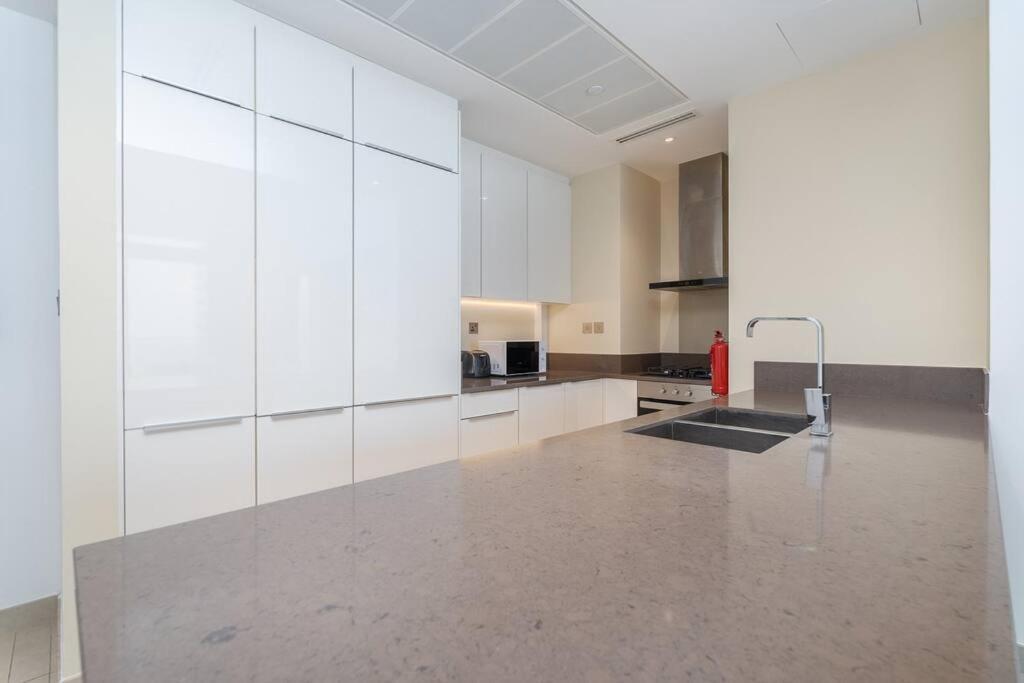 Chic Marina Gate With Japandi Interiors Dubaï