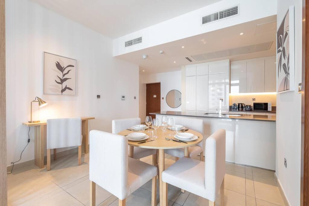 Appartement Chic Marina Gate With Japandi Interiors *