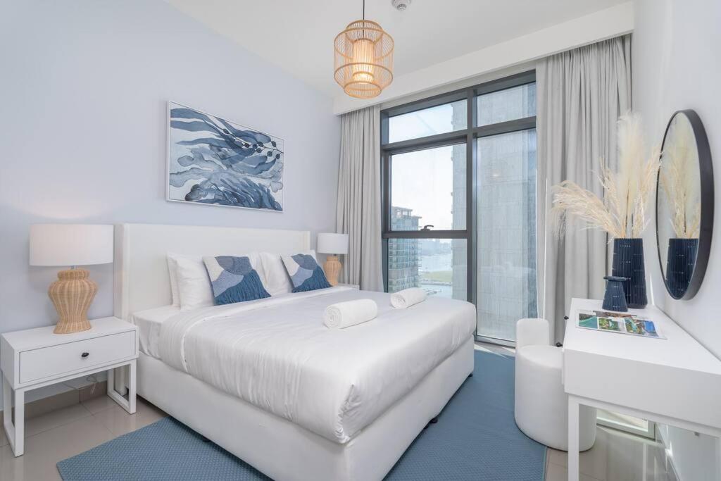 Vogue Beachfront - Palm Views & Private Apartment *