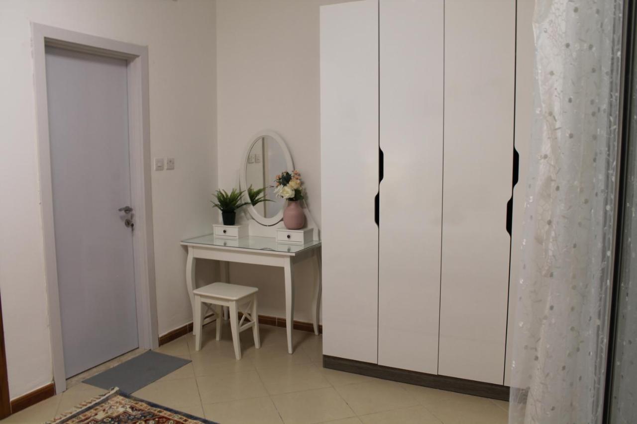 Appartamento Newly Furnished Cozy 1 Bedroom Close To Jbr And Metro Dubai