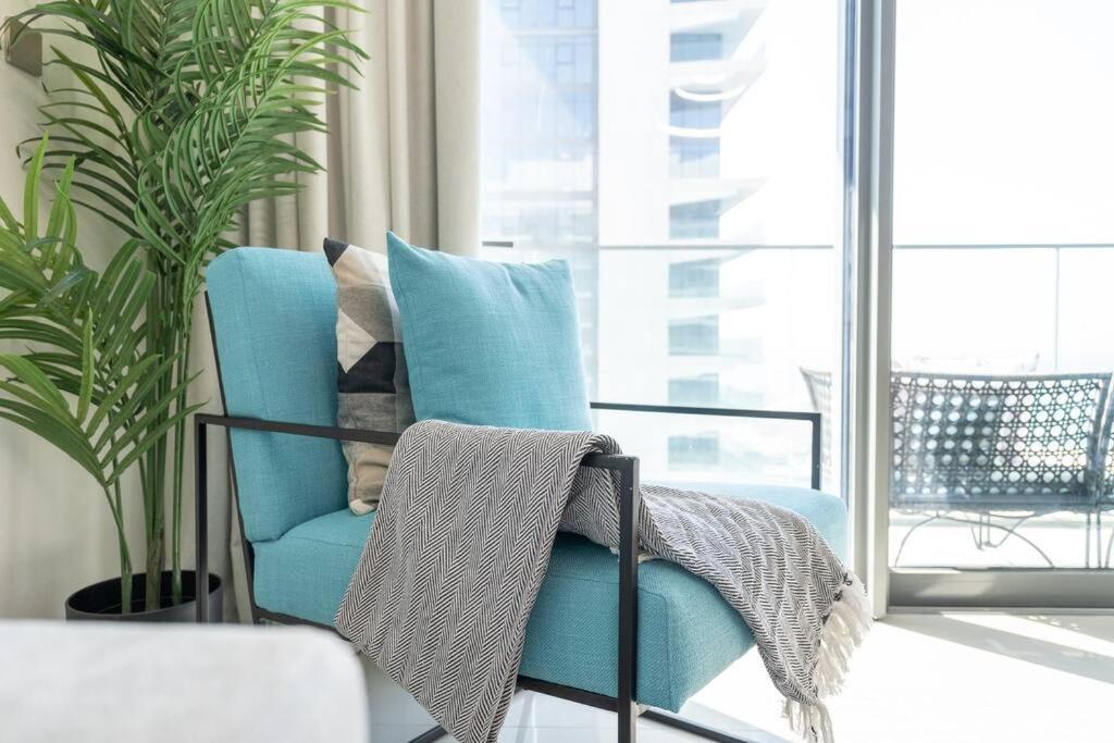 Vogue Beachfront - Palm Views & Private Apartment Dubai