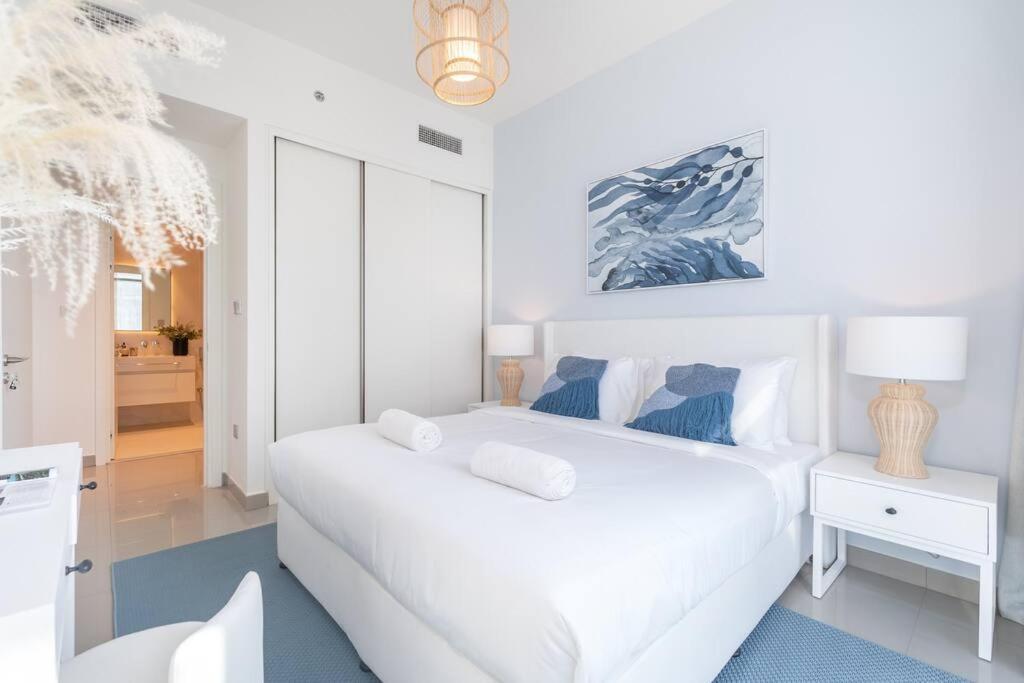 Apartment Vogue Beachfront - Palm Views & Private Dubai