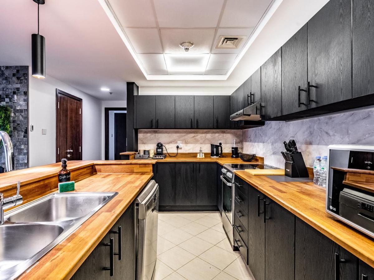 Lakeside Serenity Retreat With Soothing Views * Dubaï