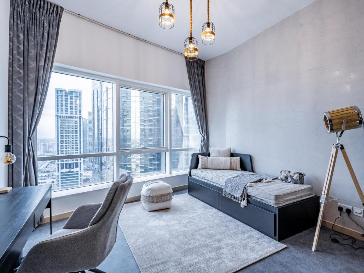Apartamento Lakeside Serenity Retreat With Soothing Views Dubai