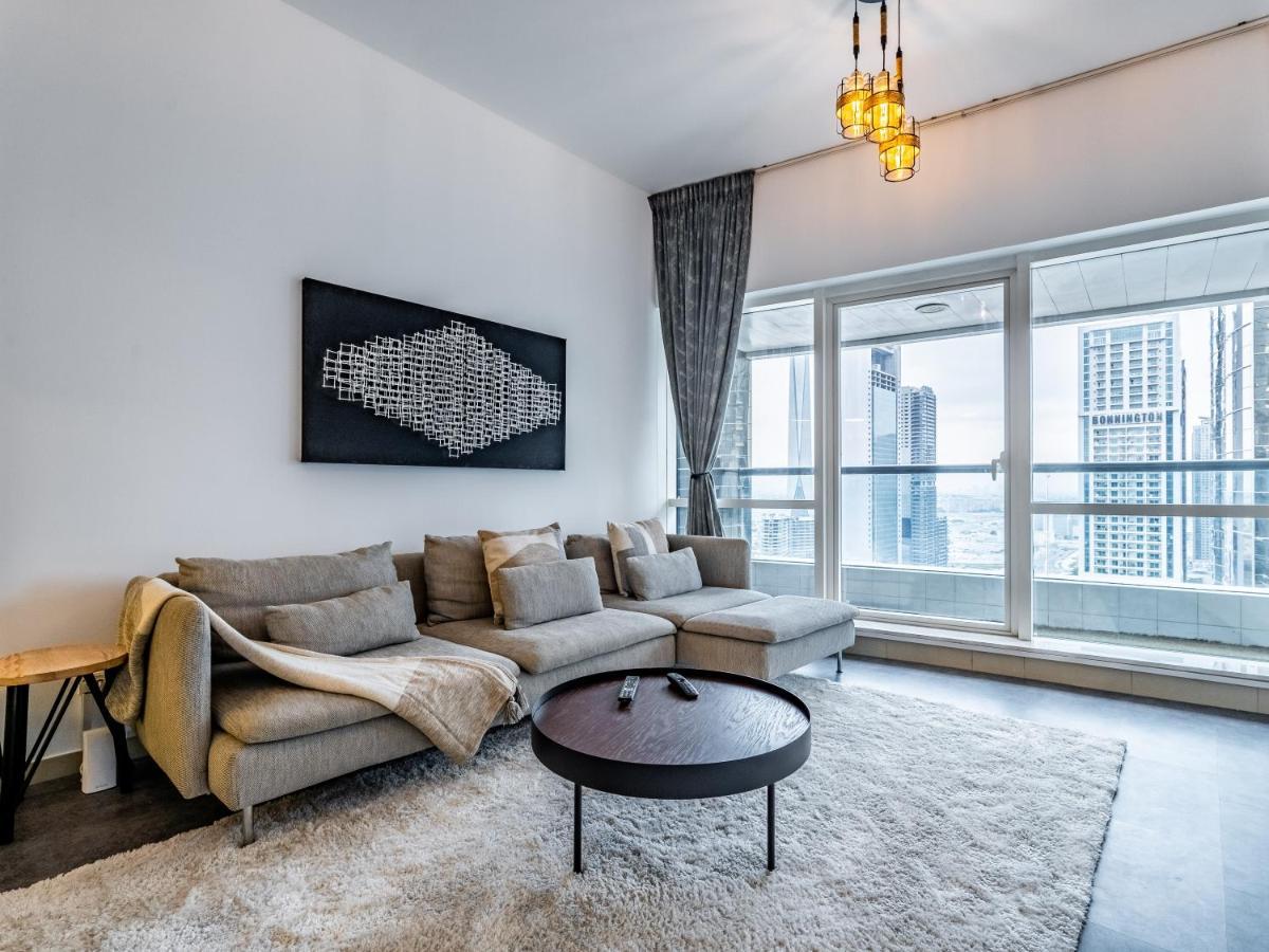 Apartamento Lakeside Serenity Retreat With Soothing Views Dubai