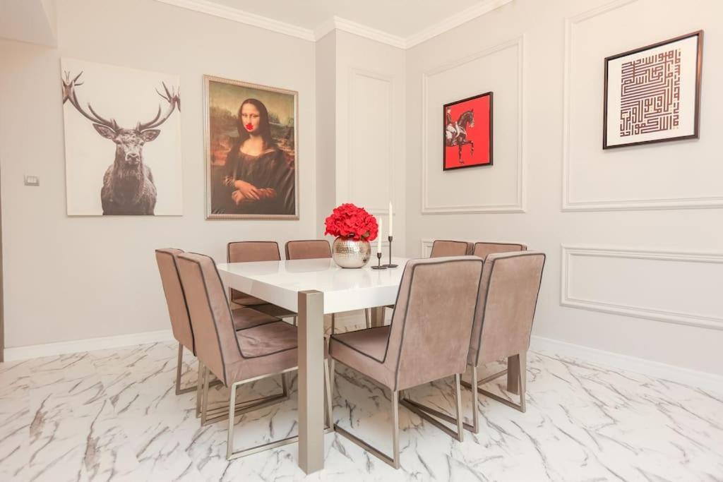 Downtown French Chic Apartment Dubai