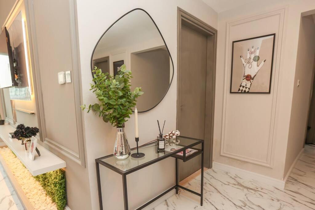 Apartment Downtown French Chic