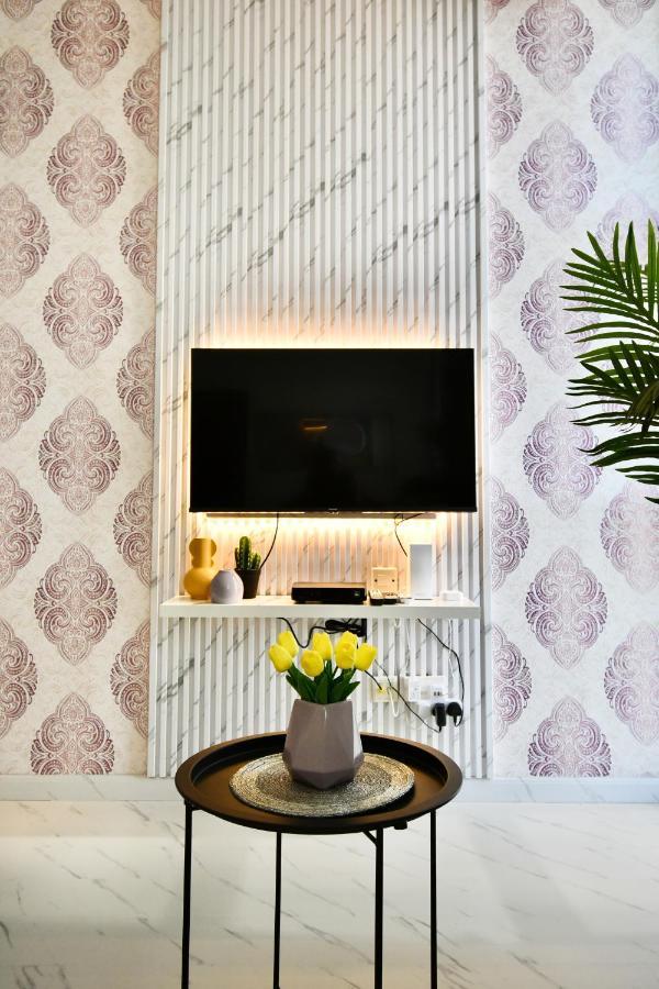 Scala Tower Chic With A Twist Dubaï