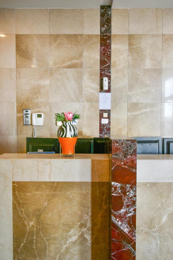 Scala Tower Chic With A Twist Dubaï