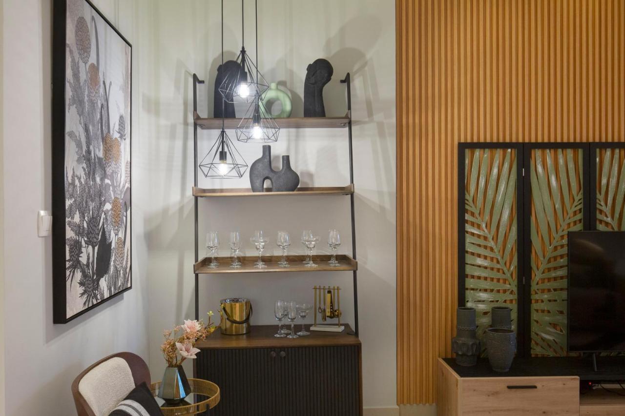 Apartamento Luxury Oasis 2 Bed In Downtown 7 Mins To Mall Dubái