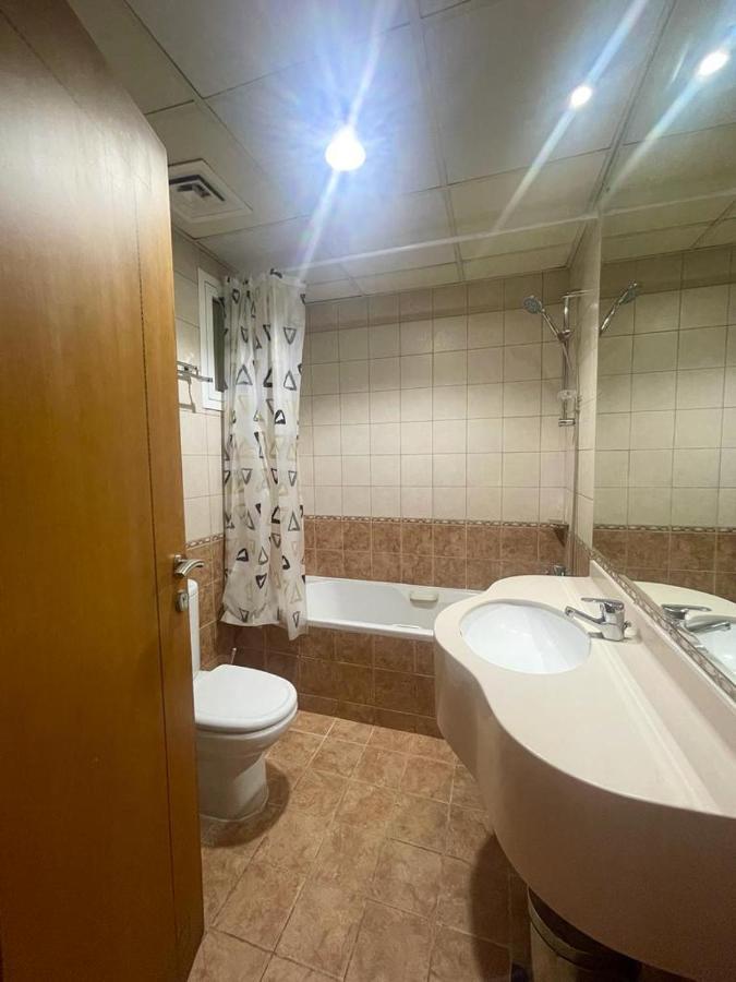 Lovely 2br Al Deyafa Lejlighed Dubai