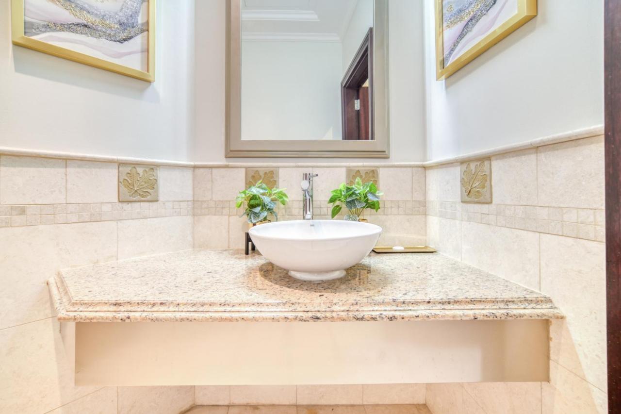 Frond E Villa, Palm Jumeirah - Mint * Dubaï