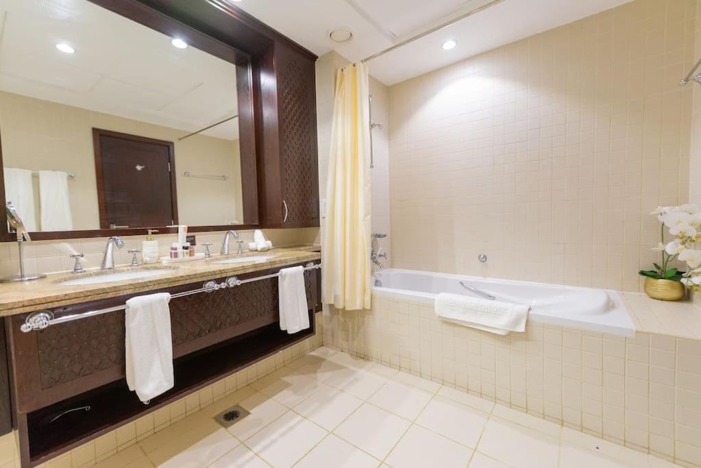 First Class 3br With Full Burj Khalifa View Dubai