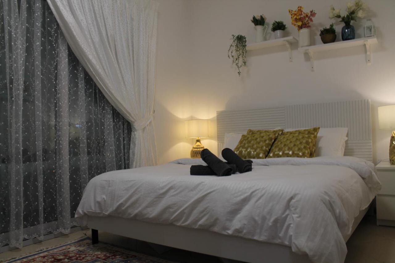 Newly Furnished Cozy 1 Bedroom Close To Jbr And Metro * Dubái