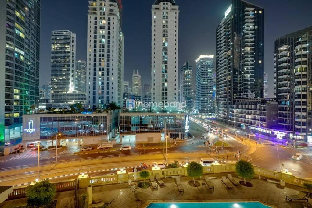 Huge With Full Kitchen Apartemen Dubai