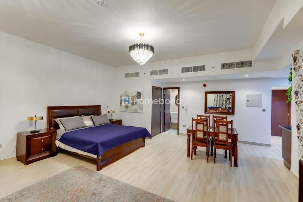 Huge With Full Kitchen Apartemen