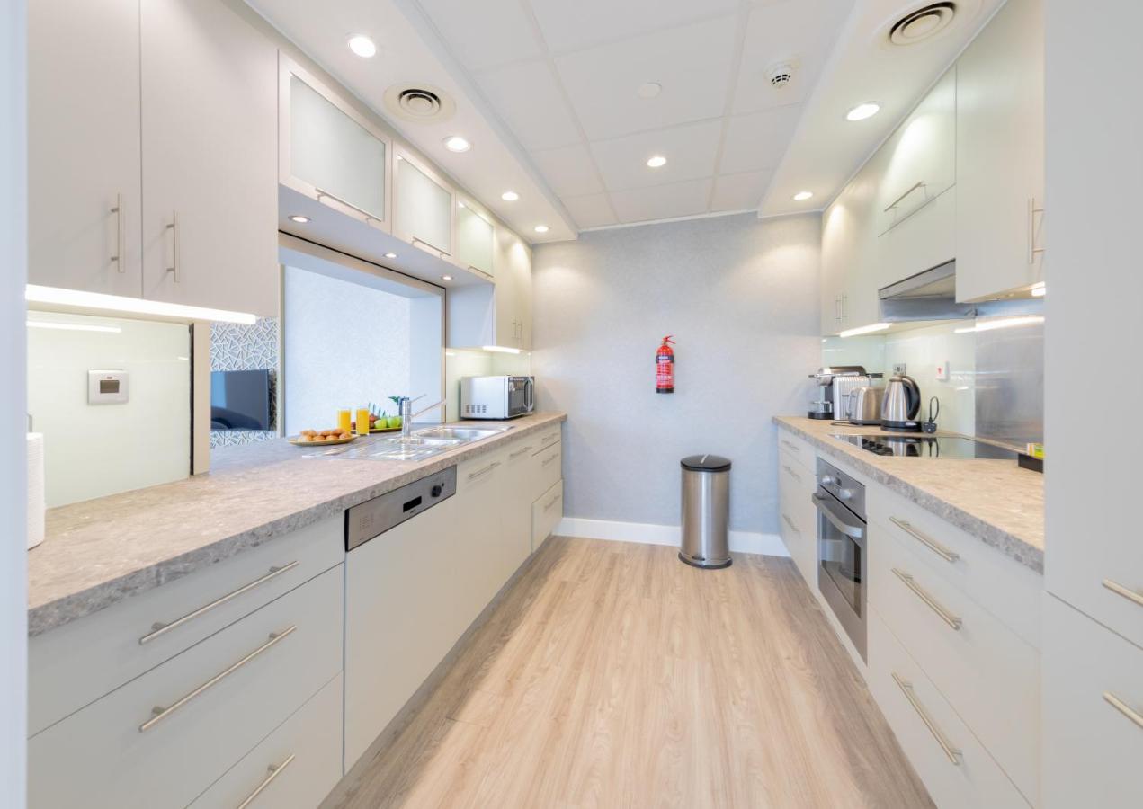 Boutique Living - Burj Views - Renovated Apartemen *