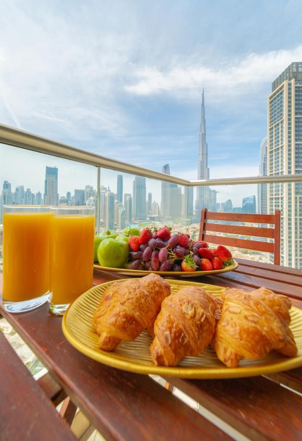 Boutique Living - Burj Views - Renovated Apartemen