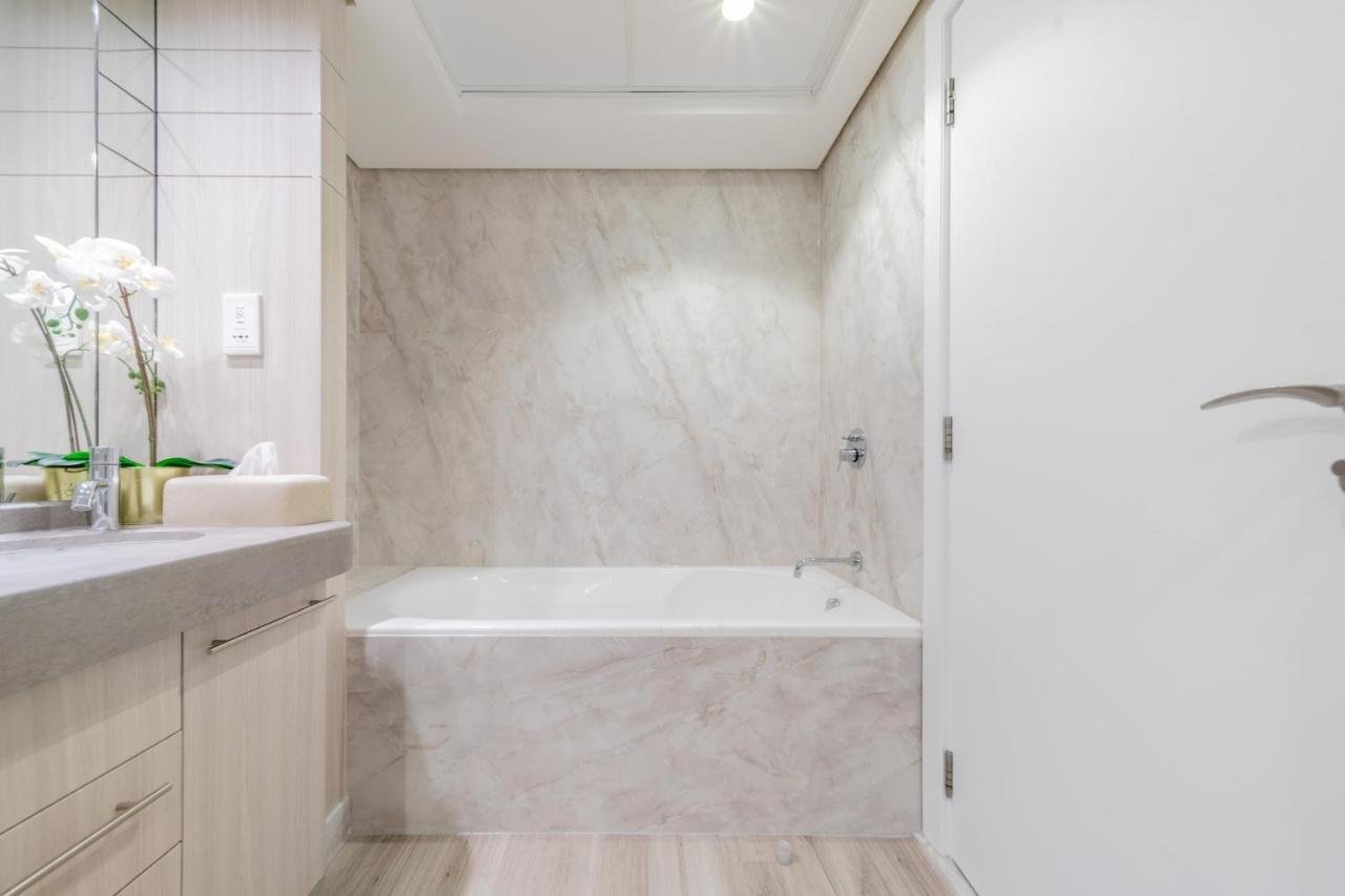 Boutique Living - Burj Views - Renovated Apartemen Dubai