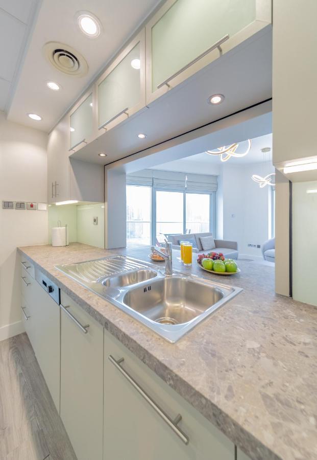 Boutique Living - Burj Views - Renovated Apartemen