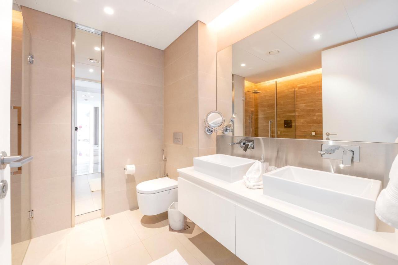 Lavish & Equipped Oceanfront 2 Bedroom Facing Ain Appartamento Dubai
