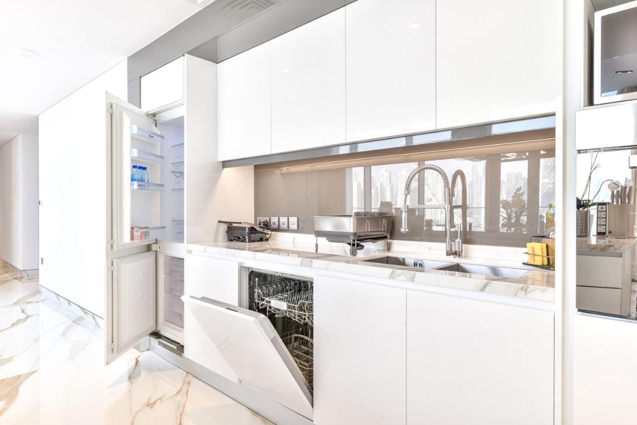 Lavish & Equipped Oceanfront 2 Bedroom Facing Ain Appartamento Dubai