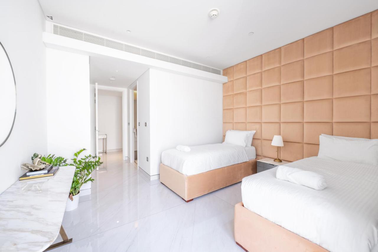 Spectacular 3 Bedroom With Maids Facing The Eye Appartement
