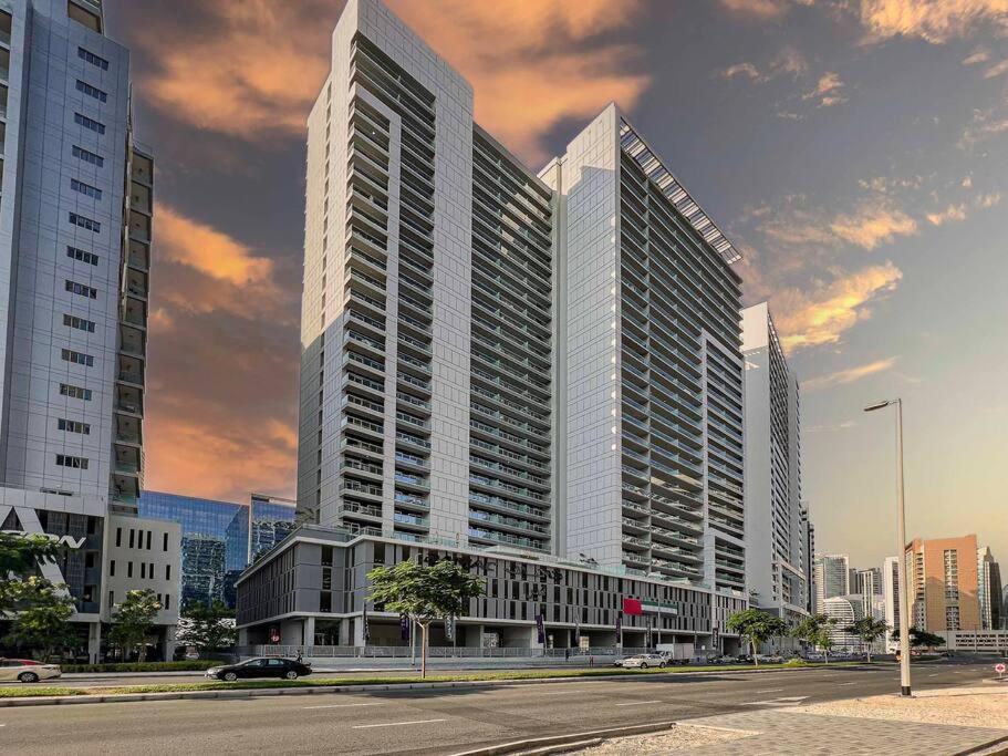 Turquoise - Downtown 1 Bedroom Business Bay - Canal View Dubái
