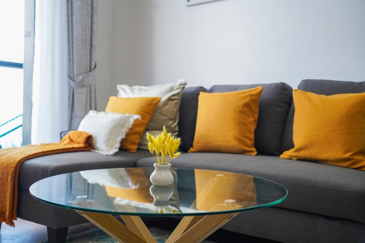 Charming 1br With Stunning Sea&marina Views Appartement *