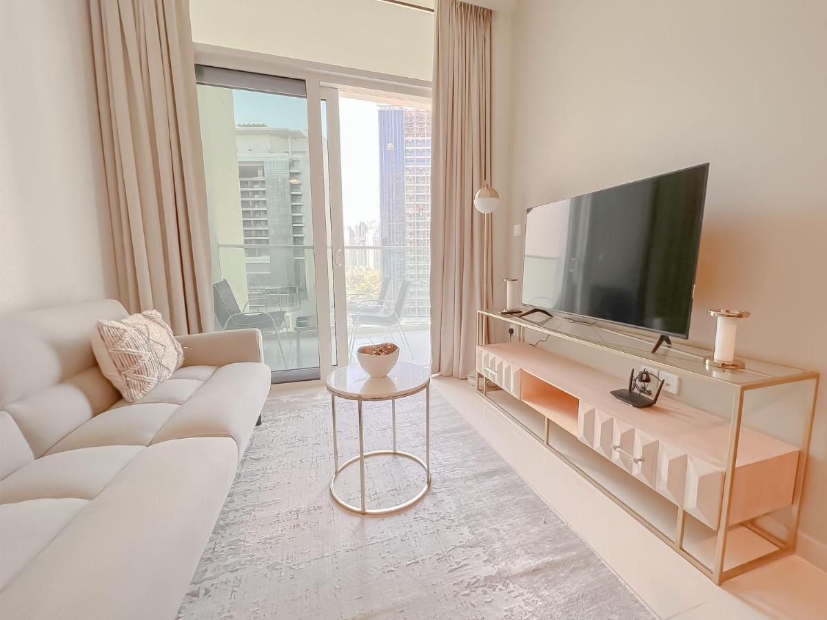 Cosmos Living Business Bay Downtown Apartemen