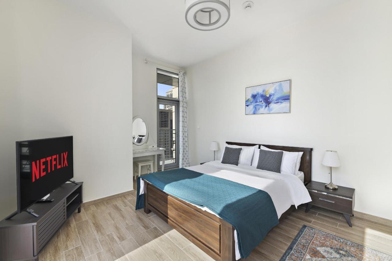 Apartamento Vayk - Spacious Two Bedroom Near Canal Dubái