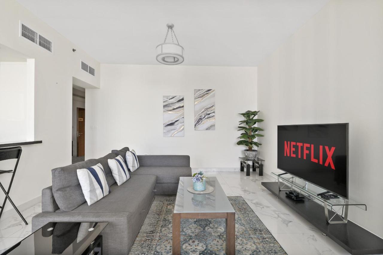 Apartamento Vayk - Spacious Two Bedroom Near Canal Dubái