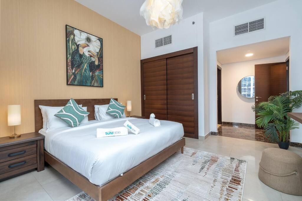 In Marina With Vibrant Pop Art Accents Appartement Dubaï