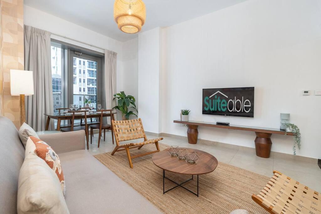 Appartement In Marina With Vibrant Pop Art Accents Dubaï