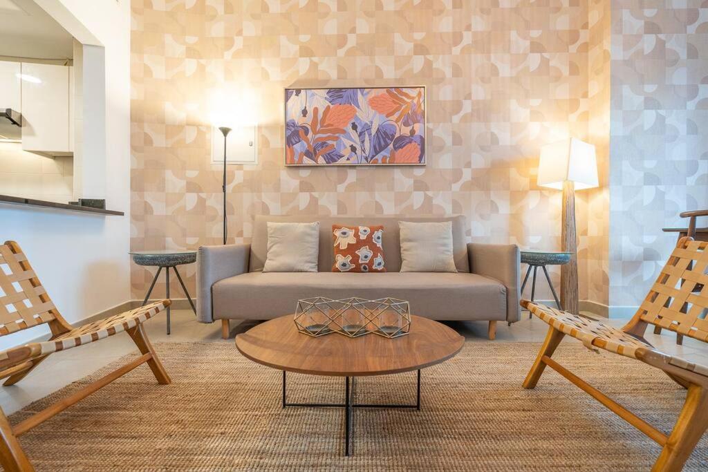 In Marina With Vibrant Pop Art Accents