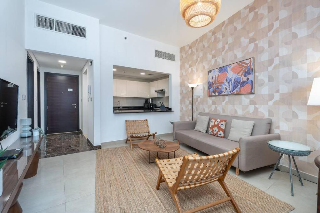 In Marina With Vibrant Pop Art Accents