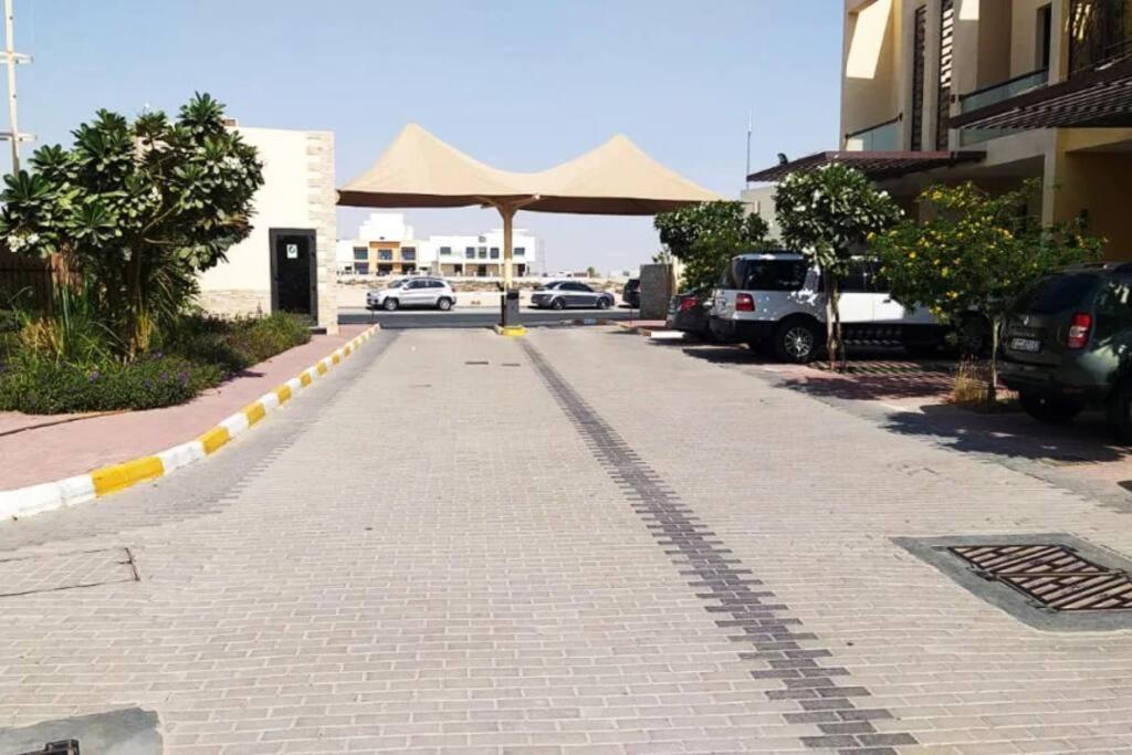 Vilă Luxurious 3bhk In Dubai