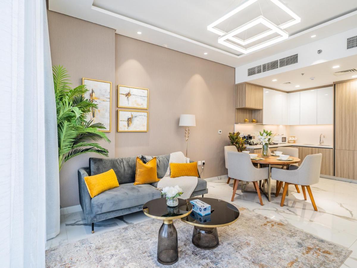 Charming With Balcony Near Hills Park *