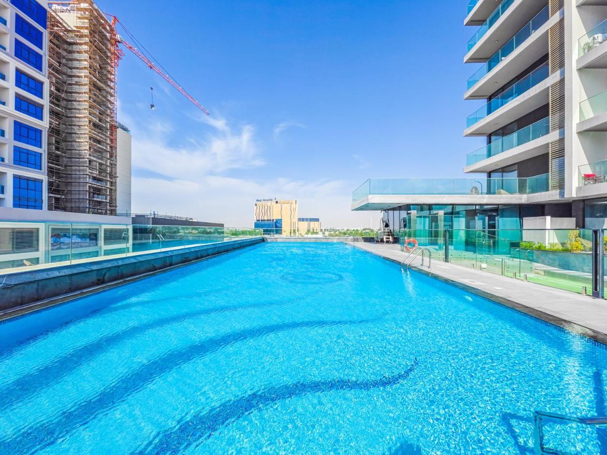 Charming With Balcony Near Hills Park