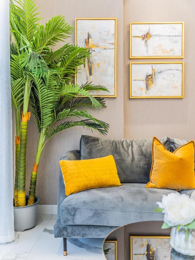Charming With Balcony Near Hills Park