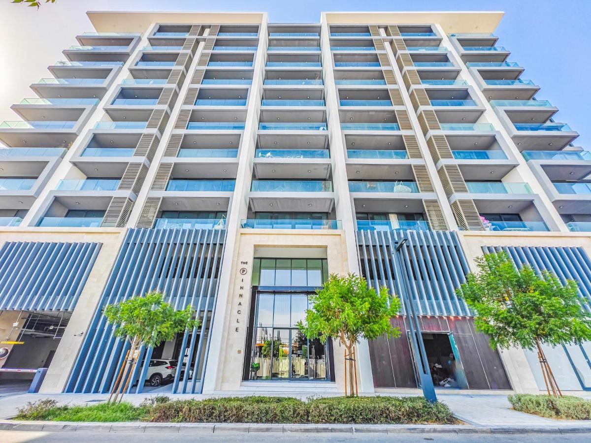 Charming With Balcony Near Hills Park *