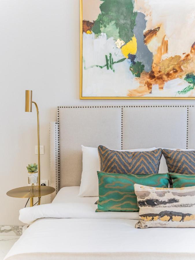 Charming With Balcony Near Hills Park