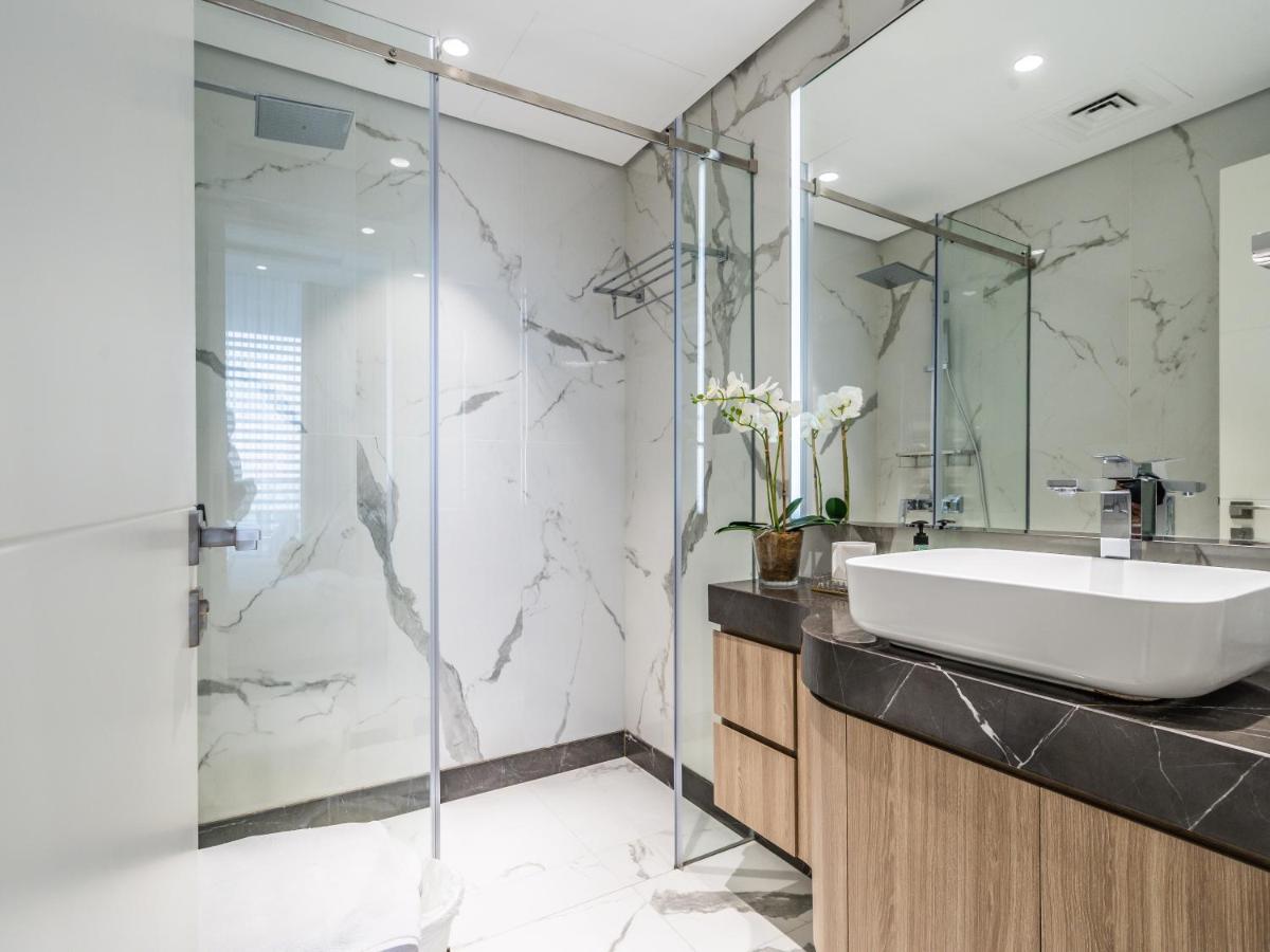 Charming With Balcony Near Hills Park * Dubaï