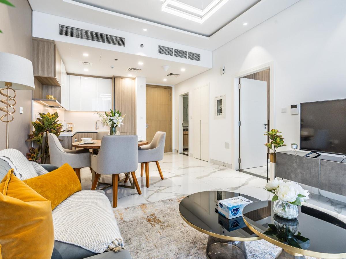 Charming With Balcony Near Hills Park * Dubaï