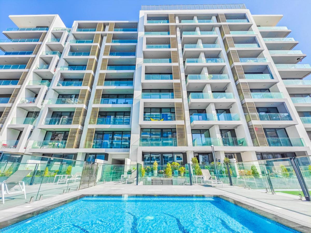 Charming With Balcony Near Hills Park * Dubaï