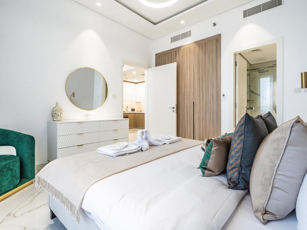 Charming With Balcony Near Hills Park Dubai