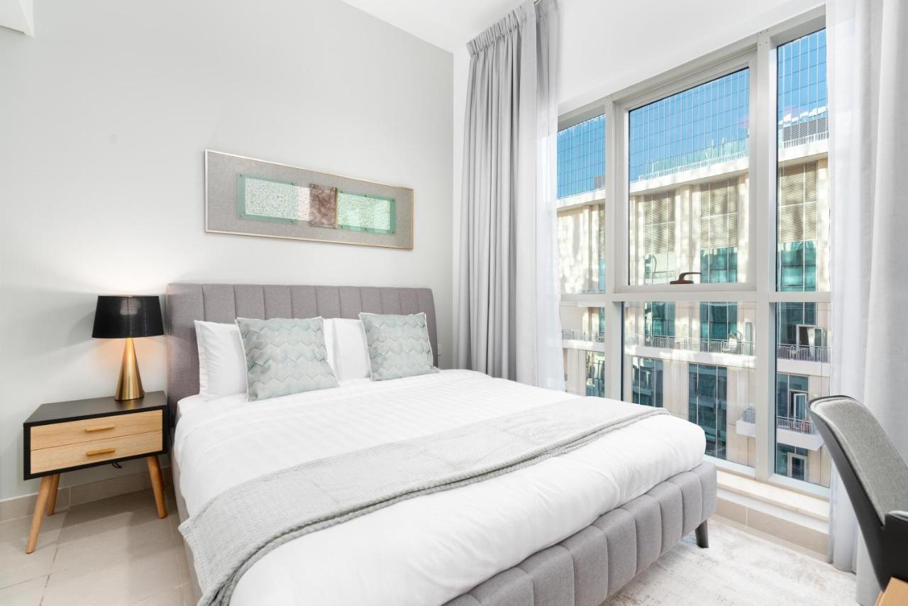 Ultimate / Burj Khalifa View / Downtown / 3 Beds Luxury / 2 Balconies Apartment *