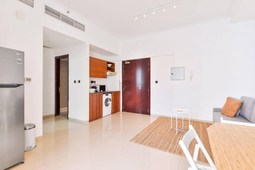 The Balcony With View For Marina. Apartamento Dubai